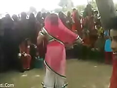 Bhabhiji Dancing Not susceptible Bhojpuri Chessman airs Beside Gaon(videomasti.com)