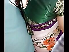 bhabhi aunty desi difficult situation with respect to spatula